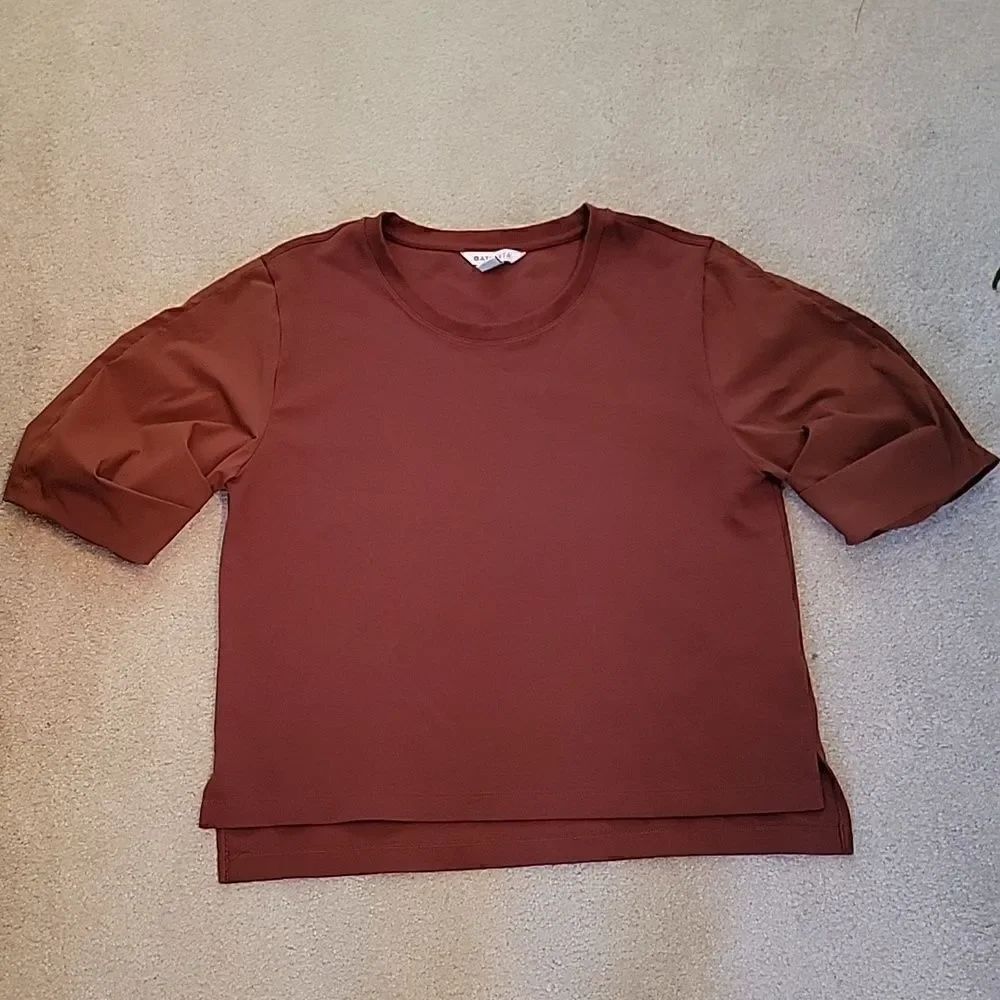 Athleta short sleeve rust color lightweight sweatshirt